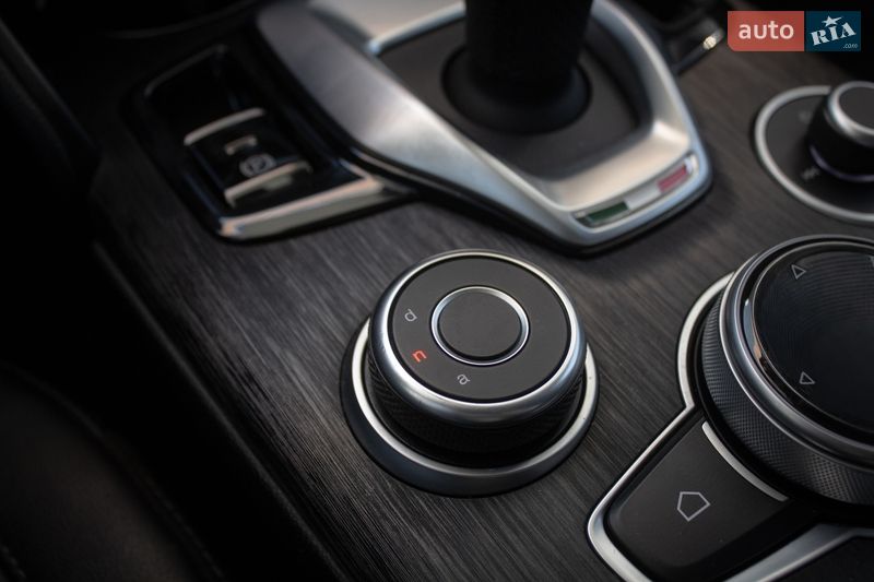 Седан Alfa Romeo Giulia 2020 в Киеве фото 26 Седан Alfa Romeo Giulia 2020 в Киеве