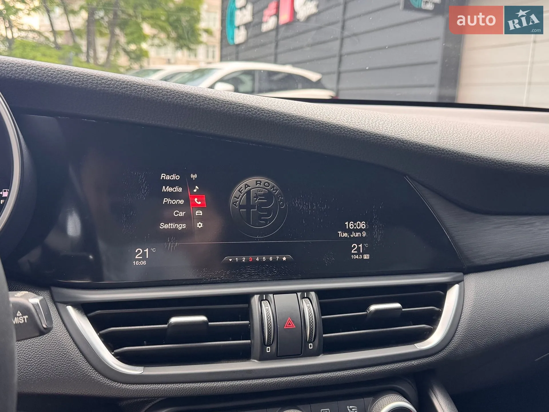 2017 Alfa Romeo Giulia - мініатюра 18