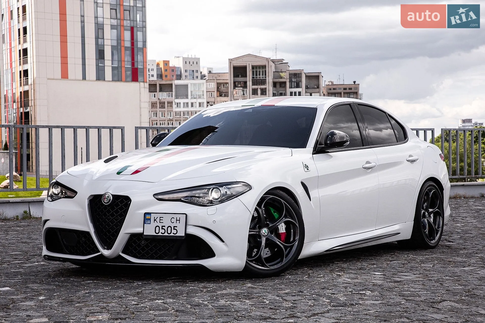 2016 Alfa Romeo Giulia - мініатюра 3