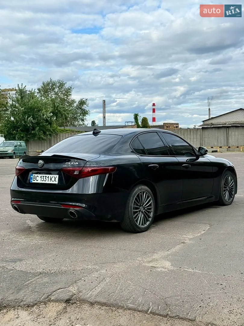 2016 Alfa Romeo Giulia - мініатюра 3