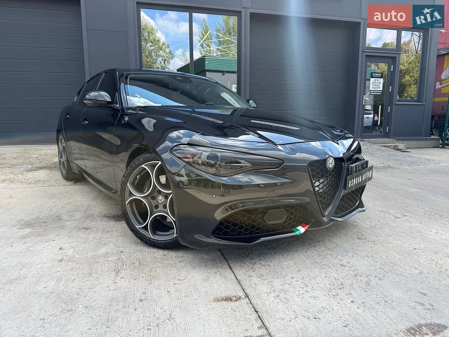 2017 Alfa Romeo Giulia - мініатюра 5