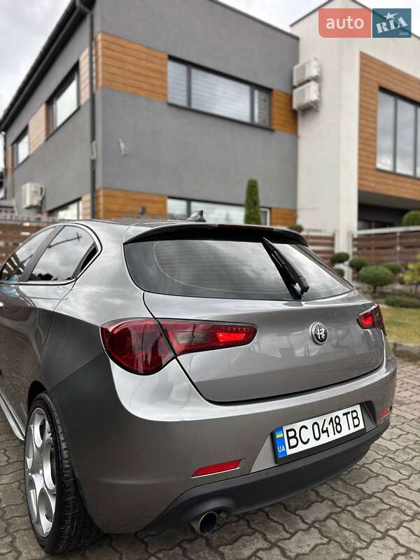 Хэтчбек Alfa Romeo Giulietta 2010 в Стрые