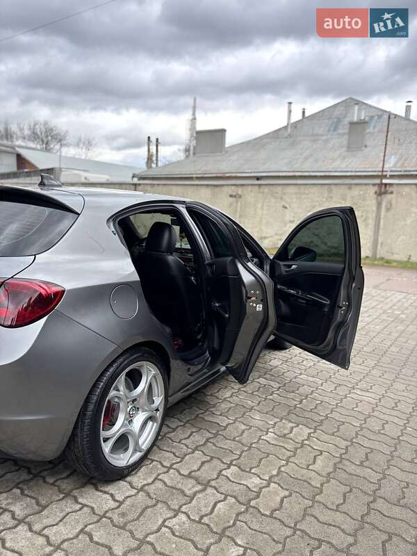 Хэтчбек Alfa Romeo Giulietta 2010 в Стрые