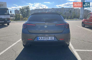 Хэтчбек Alfa Romeo Giulietta 2012 в 