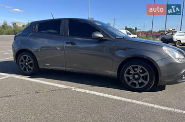 Хэтчбек Alfa Romeo Giulietta 2012 в 