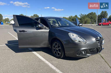 Хэтчбек Alfa Romeo Giulietta 2012 в 