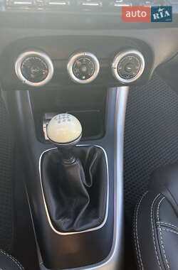 Хэтчбек Alfa Romeo Giulietta 2012 в 