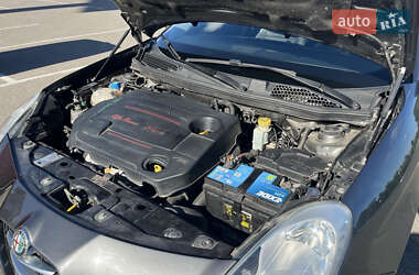 Хэтчбек Alfa Romeo Giulietta 2012 в 