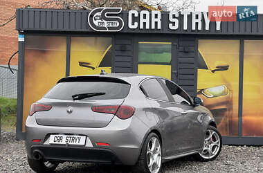 Хэтчбек Alfa Romeo Giulietta 2010 в 