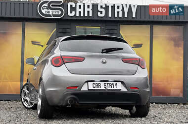 Хэтчбек Alfa Romeo Giulietta 2010 в 