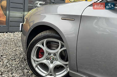 Хэтчбек Alfa Romeo Giulietta 2010 в 