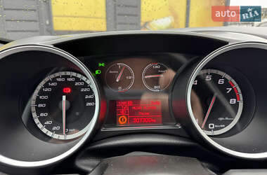 Хэтчбек Alfa Romeo Giulietta 2010 в 