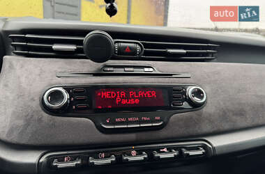 Хэтчбек Alfa Romeo Giulietta 2010 в 