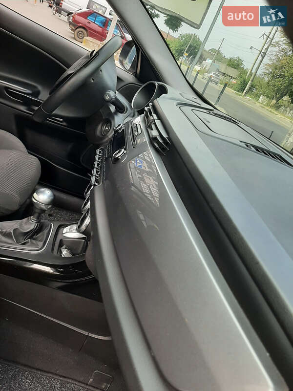 Хетчбек Alfa Romeo Giulietta 2011 в Івано-Франківську фото 9 Хетчбек Alfa Romeo Giulietta 2011 в Івано-Франківську