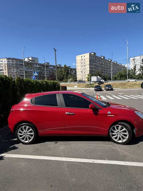 Хэтчбек Alfa Romeo Giulietta 2012 в Киеве