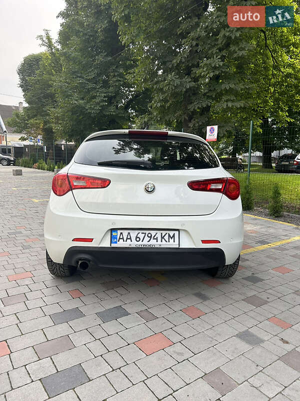 Хэтчбек Alfa Romeo Giulietta 2013 в Бродах