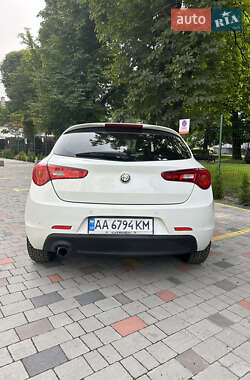 Хетчбек Alfa Romeo Giulietta 2013 в 