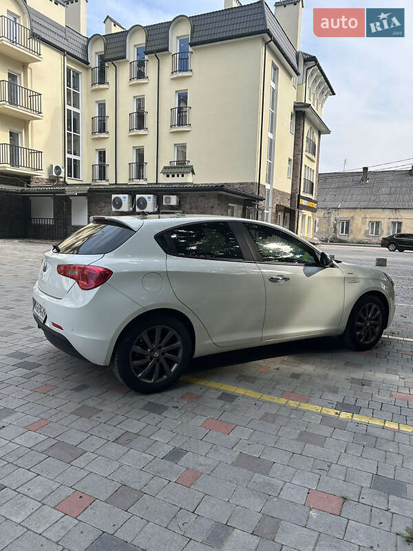 Хэтчбек Alfa Romeo Giulietta 2013 в Бродах