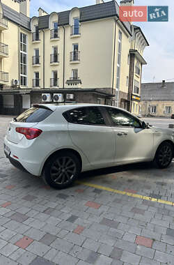 Хетчбек Alfa Romeo Giulietta 2013 в 