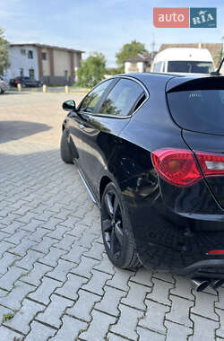 Хэтчбек Alfa Romeo Giulietta 2013 в 