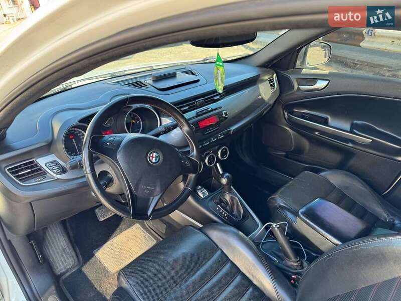 Хэтчбек Alfa Romeo Giulietta 2013 в Киеве