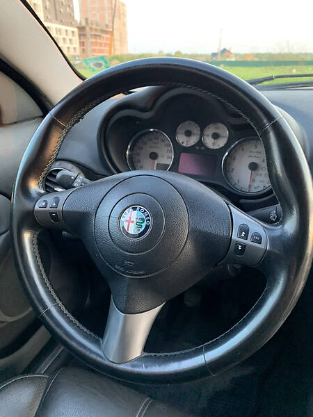 Купе Alfa Romeo GT 2008 в Львове