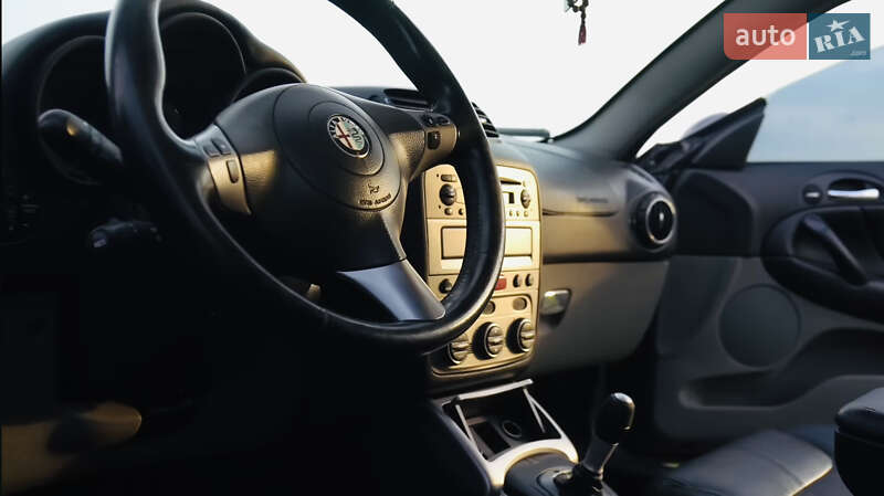 Купе Alfa Romeo GT 2006 в Смілі