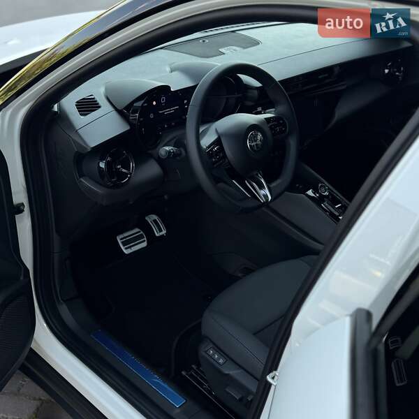 Внедорожник / Кроссовер Alfa Romeo Junior 2025 в Львове