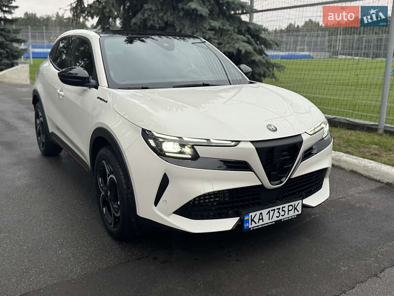 Внедорожник / Кроссовер Alfa Romeo Junior 2025 в Киеве