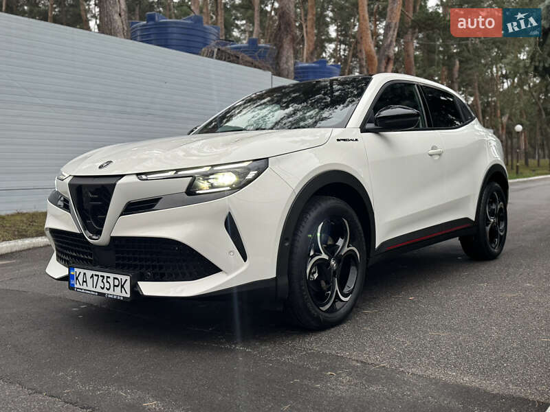 Внедорожник / Кроссовер Alfa Romeo Junior 2025 в Киеве