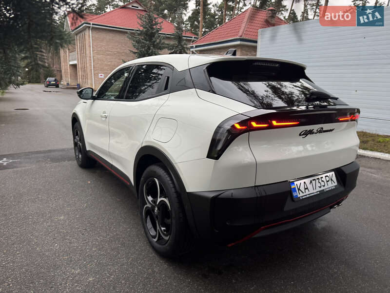 Внедорожник / Кроссовер Alfa Romeo Junior 2025 в Киеве