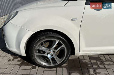 Хэтчбек Alfa Romeo MiTo 2011 в 