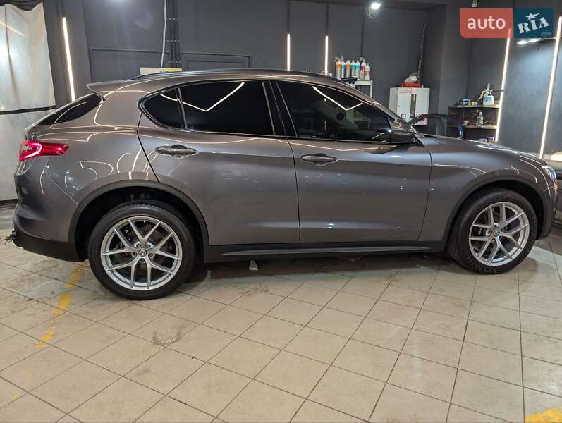 Внедорожник / Кроссовер Alfa Romeo Stelvio 2017 в Львове фото 4 Внедорожник / Кроссовер Alfa Romeo Stelvio 2017 в Львове
