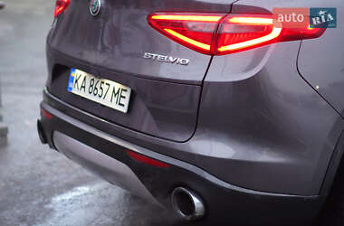 Внедорожник / Кроссовер Alfa Romeo Stelvio 2017 в 