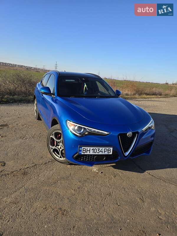Alfa Romeo Stelvio 2017