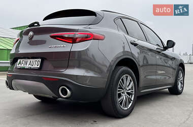 Позашляховик / Кросовер Alfa Romeo Stelvio 2021 в 