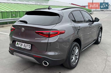 Позашляховик / Кросовер Alfa Romeo Stelvio 2021 в 
