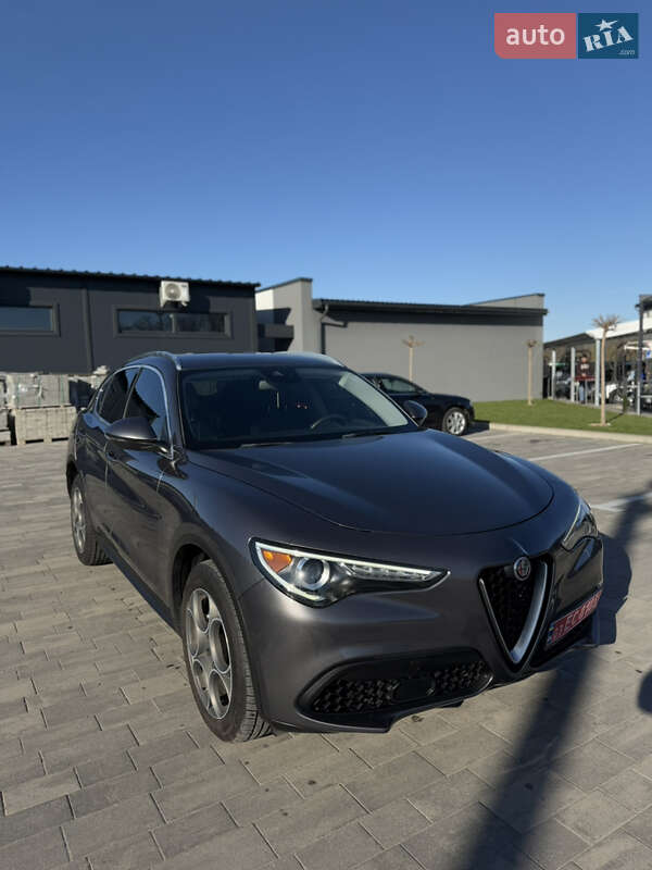 Позашляховик / Кросовер Alfa Romeo Stelvio 2018 в 