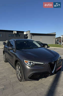 Позашляховик / Кросовер Alfa Romeo Stelvio 2018 в 