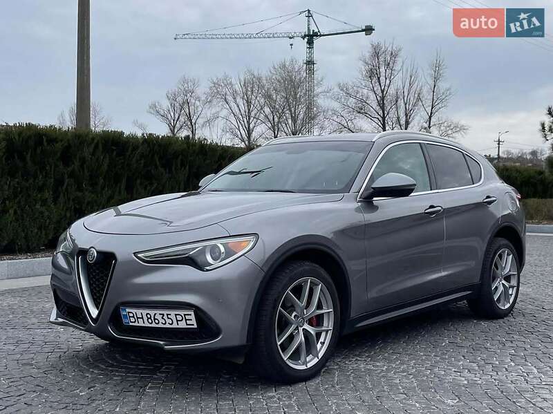 Позашляховик / Кросовер Alfa Romeo Stelvio 2018 в 