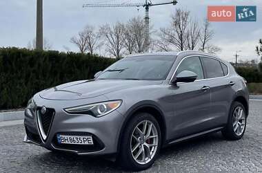 Позашляховик / Кросовер Alfa Romeo Stelvio 2018 в 