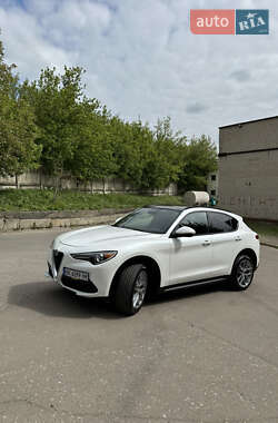 Позашляховик / Кросовер Alfa Romeo Stelvio 2017 в 