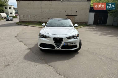Позашляховик / Кросовер Alfa Romeo Stelvio 2017 в 