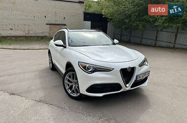Позашляховик / Кросовер Alfa Romeo Stelvio 2017 в 