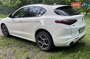 Позашляховик / Кросовер Alfa Romeo Stelvio 2021 в 