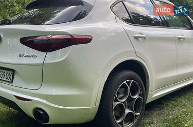Позашляховик / Кросовер Alfa Romeo Stelvio 2021 в 