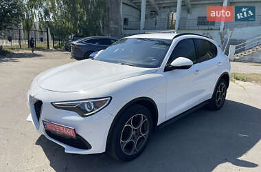 Позашляховик / Кросовер Alfa Romeo Stelvio 2017 в 