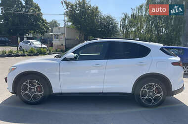 Позашляховик / Кросовер Alfa Romeo Stelvio 2017 в 