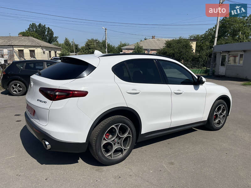 Позашляховик / Кросовер Alfa Romeo Stelvio 2017 в Полтаві