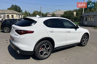 Позашляховик / Кросовер Alfa Romeo Stelvio 2017 в 